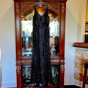 BLUE Spagetti strap Long Dress. Adrianna Papell deaigner size 8.